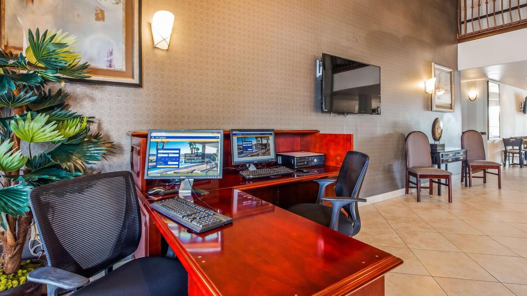Best Western Plus Main Street Inn Brawley Экстерьер фото