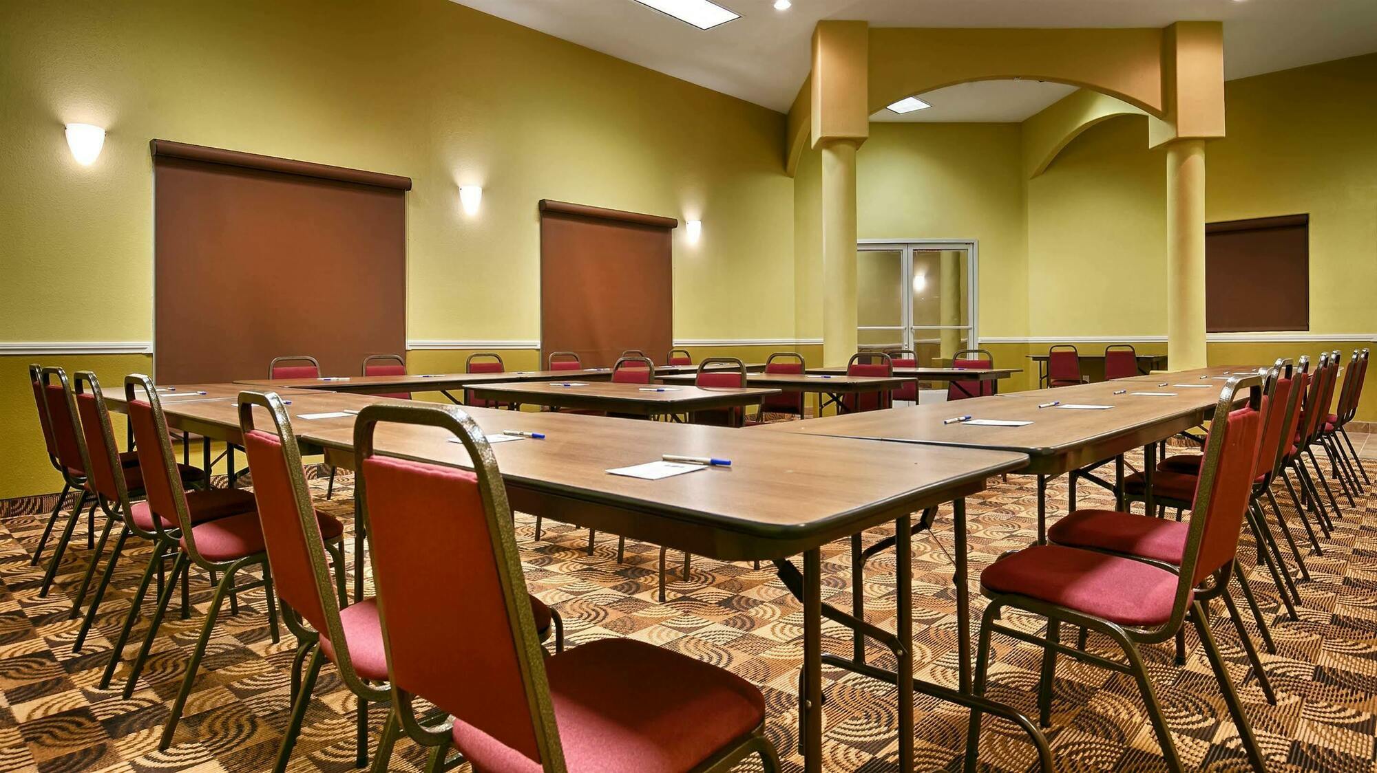 Best Western Plus Main Street Inn Brawley Экстерьер фото